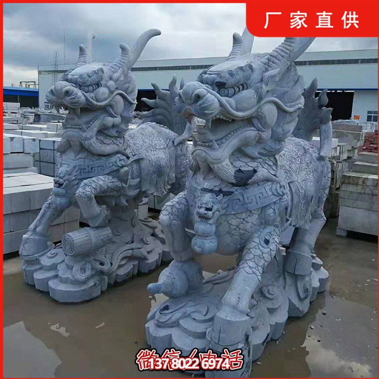 青石雕刻麒麟大型雕塑，為景區墓園增添靚麗風采