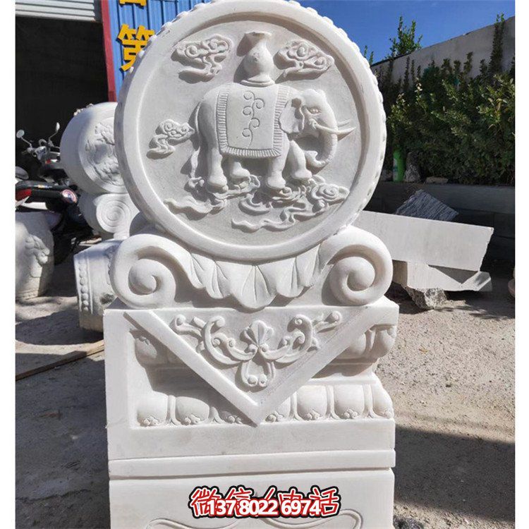 天然石材浮雕太平吉祥抱鼓石，點綴別墅門口