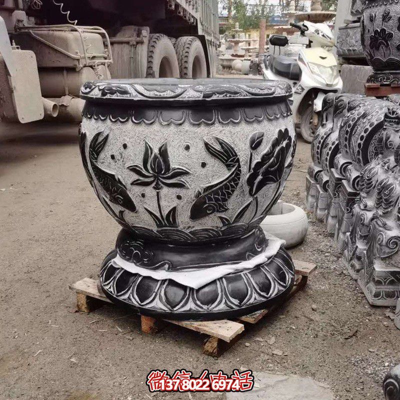 雅致雙魚石雕花盆，為您的庭院增添藝術氣息