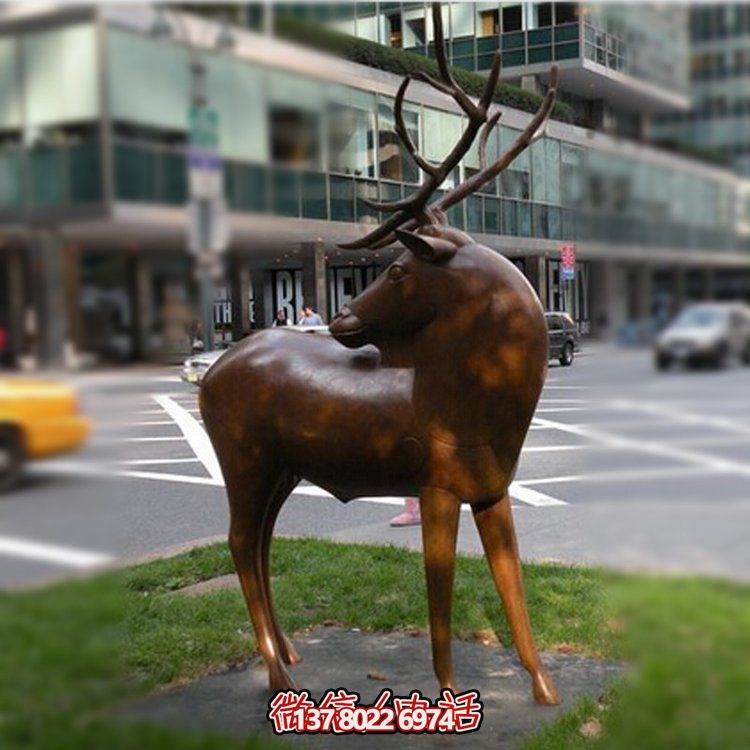 精美雕塑，梅花鹿點綴戶外廣場