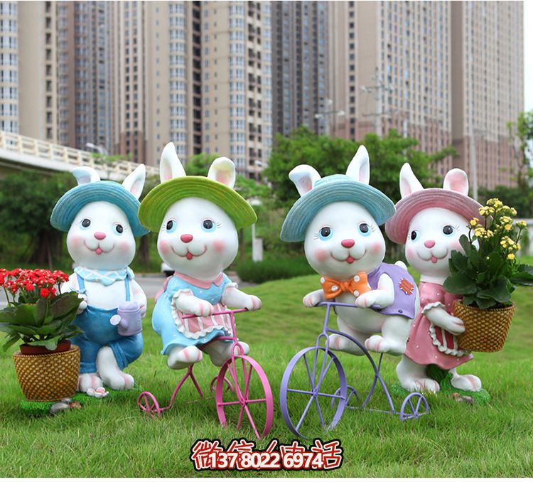 可愛兔子雕塑，為您的草坪添彩