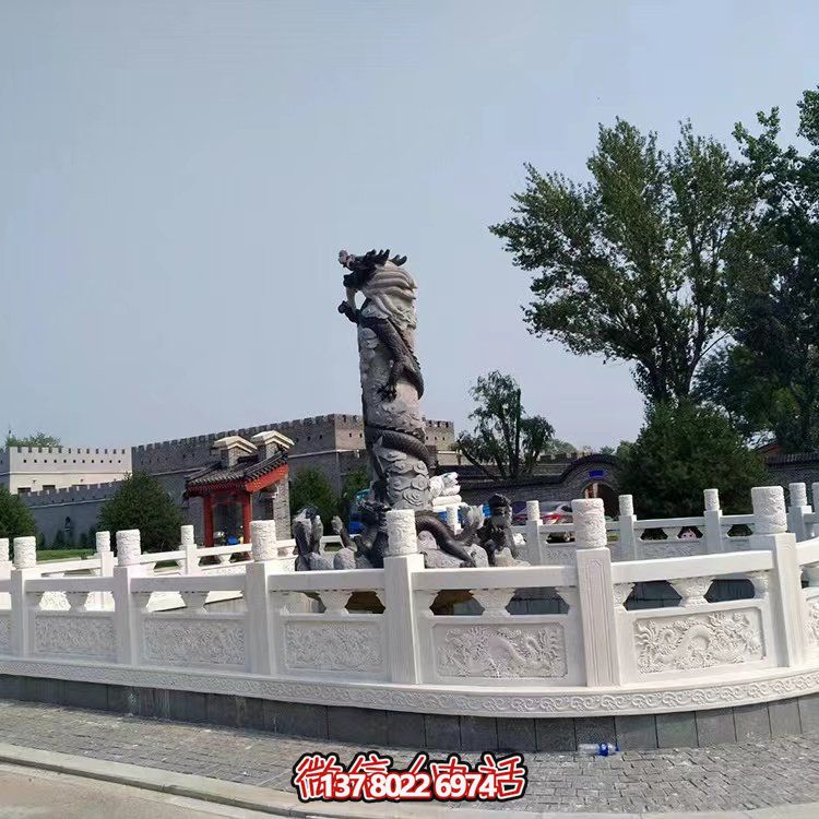 漢白玉石雕欄板，為景區水池提供防護及園林裝飾