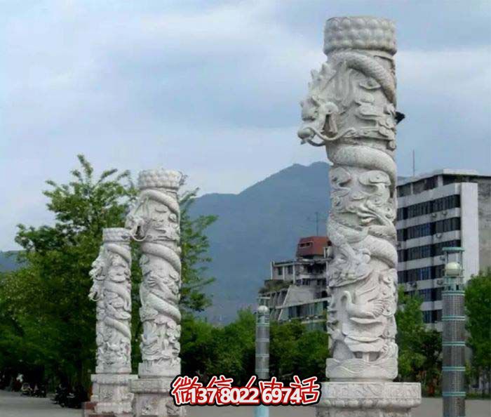 集大理石、石雕、龍柱于一體的大理景觀廣場