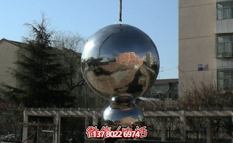 不銹鋼球體雕塑，鏡面反光，室外裝點(diǎn)美化