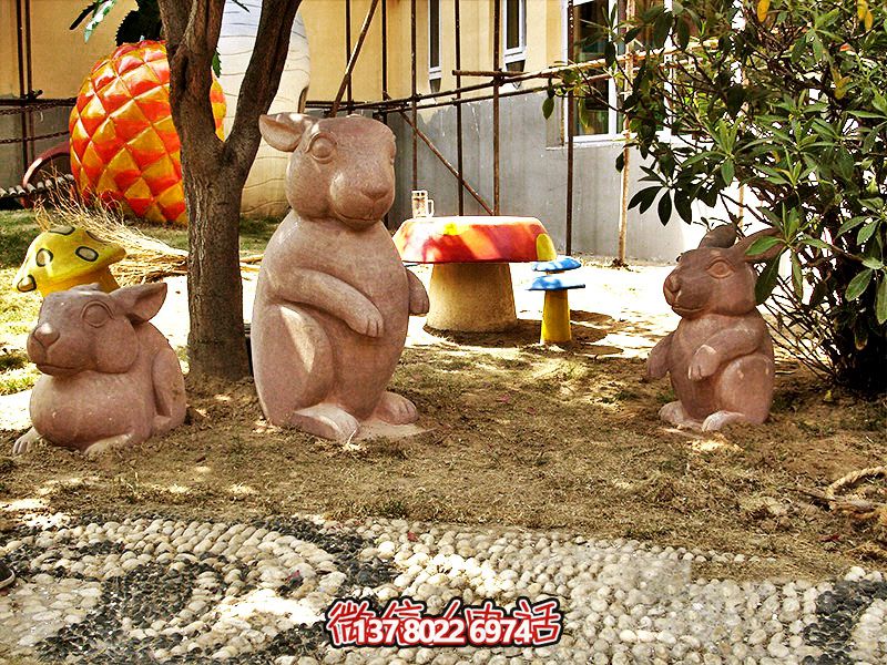 玻璃鋼雕塑的抽象兔子——現代庭院的獨特裝飾