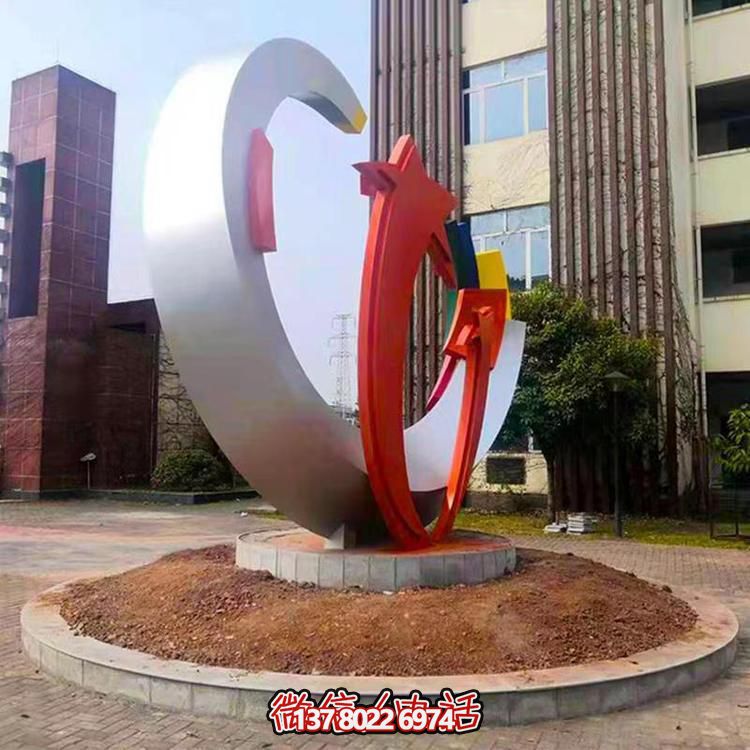 精致不銹鋼月牙雕塑，打造現(xiàn)代都市景觀