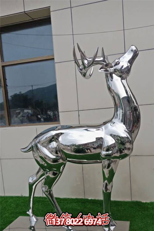 鏡面不銹鋼裝飾別墅小區，為景觀鹿提供寧靜安家之所