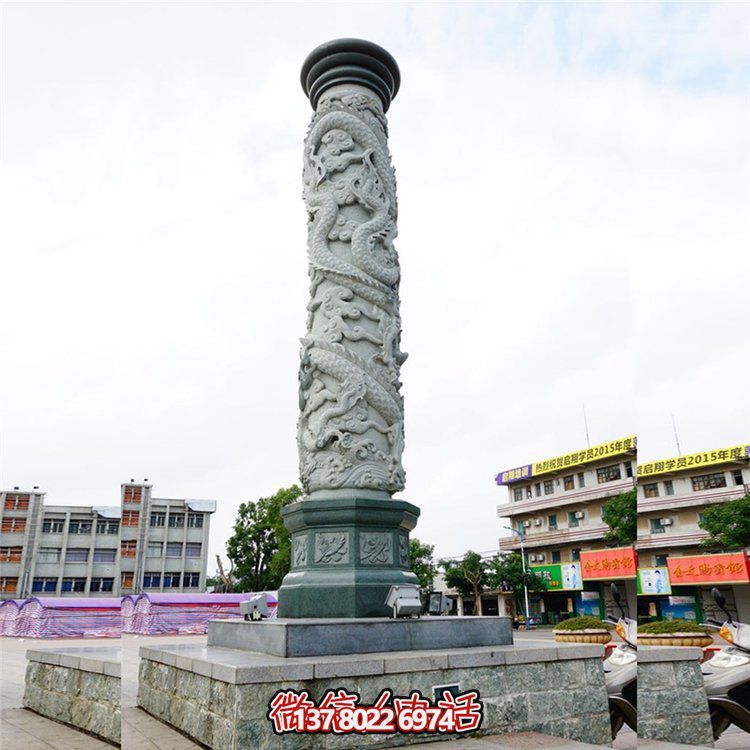 大理石浮雕龍柱，點(diǎn)綴校園廣場