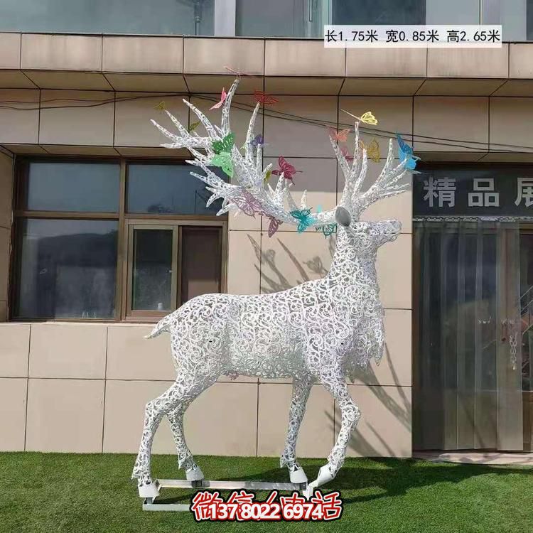 不銹鋼鹿角鏤空梅花亮化雕塑，為景觀廣場擺放