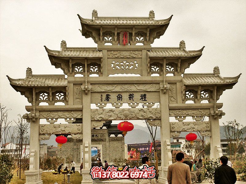 鏤空三門牌坊，點(diǎn)綴城市廣場