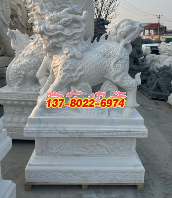 漢白玉麒麟景觀雕塑：祥瑞之姿，石雕藝術的璀璨綻放