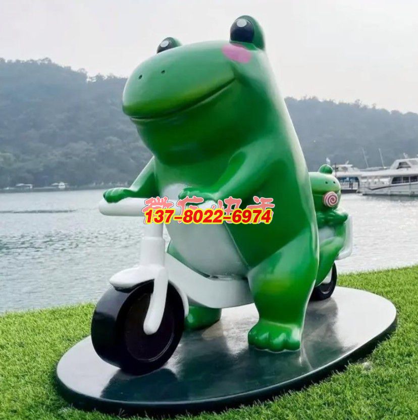 蛙行湖畔?童趣載風(fēng)——卡通青蛙雕塑