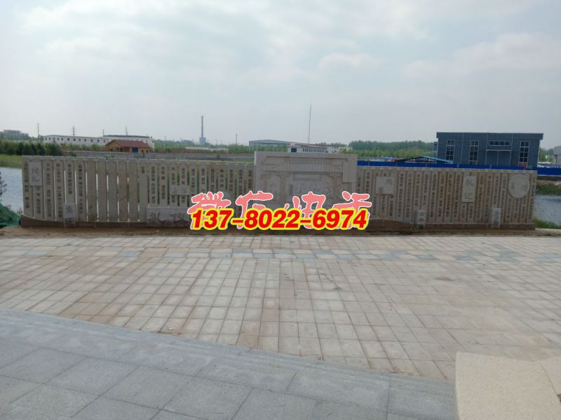 蘆葦湖景墻：孔子教學，長20米，高2